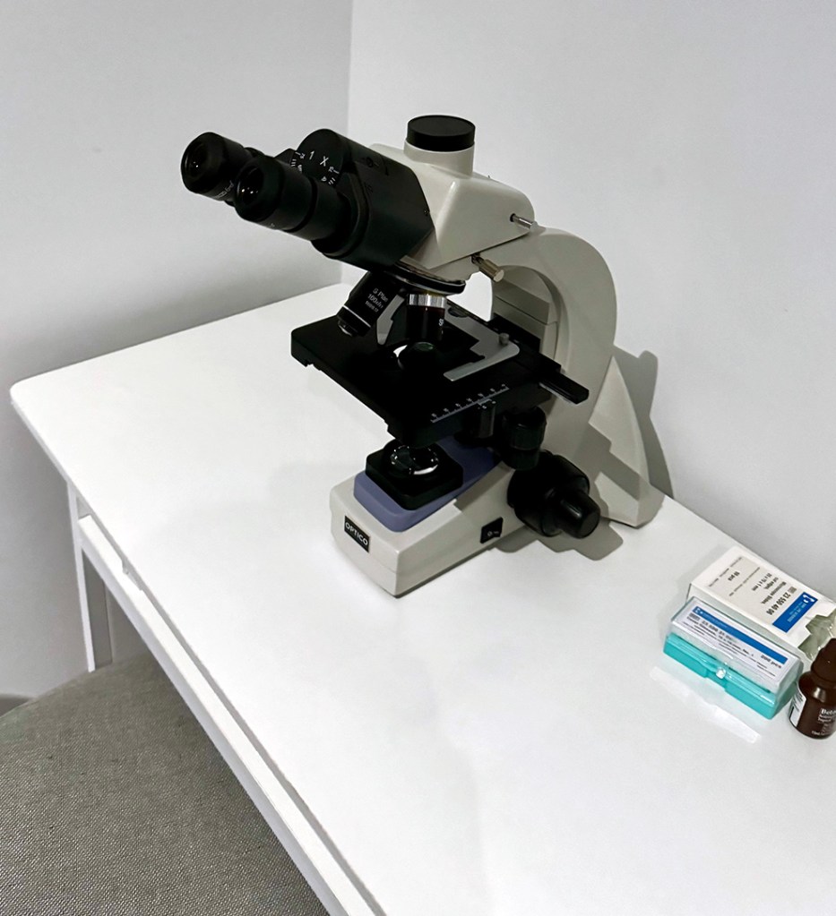 microscope on dshop table